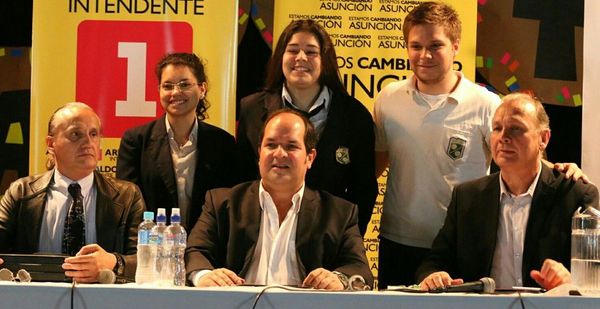 Instan a estudiantes a seguir "construyendo ciudadanía"