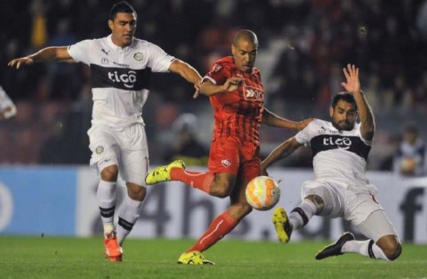Olimpia cae en Avellaneda, pero mantiene la chance.