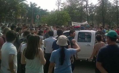 Indignación de universitarios con incidentes