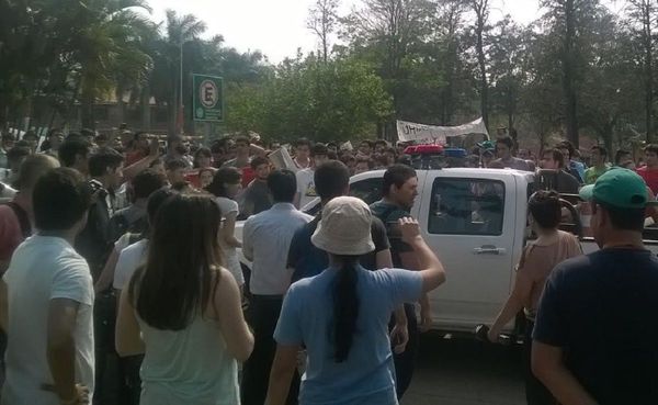 Indignación de universitarios con incidentes