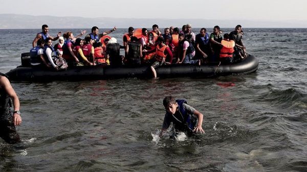 Otros 13 refugiados mueren en choque de ferry con un barco
