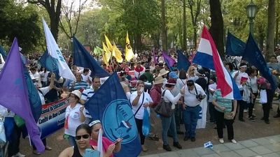 Docentes y universitarios se suman a la marcha