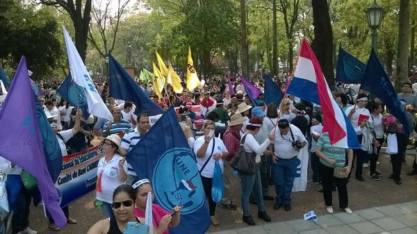 Docentes y universitarios se suman a la marcha