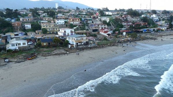Pequeño tsunami llega a costas japonesas