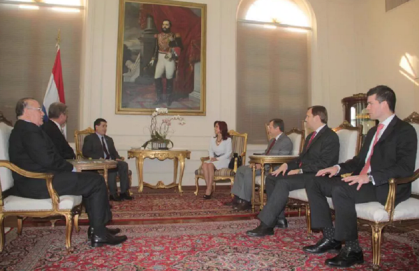 Cartes se reunió con candidatos a ministro de la Corte