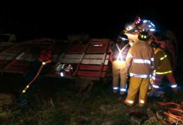 Un muerto en vuelco de camión en el Chaco
