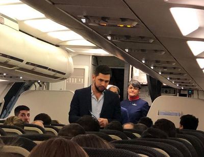 Pasajeros de un avión escrachan a Joselo Rodríguez