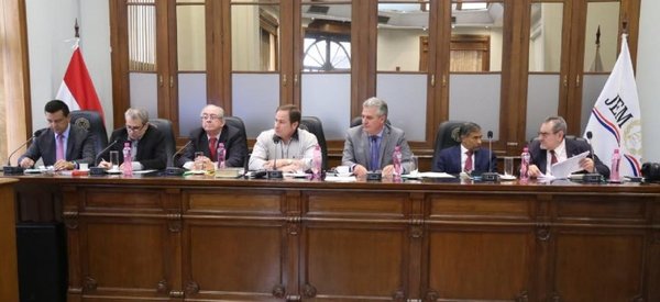 Jurado hace justicia con niña abusada, enjuicia y suspende a tres camaristas