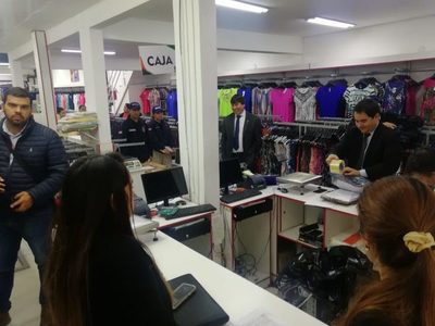Intervinieron locales de prendas y hablan de una millonaria defraudación