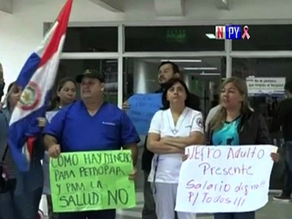 Personal de Clínicas se moviliza para exigir la nivelación salarial