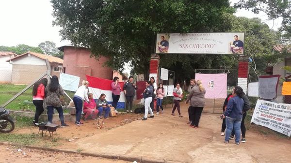 Alumnos toman institución educativa en Itauguá  - Nacionales - ABC Color
