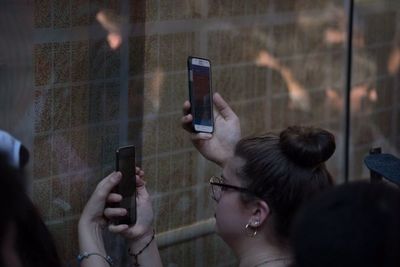 Chacarita: construyen biblioteca callejera con mural en forma de códigos QR