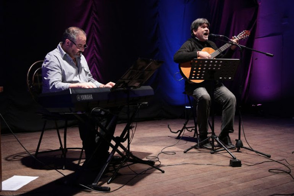 Ricardo Flecha en concierto “Yo me quedo” en La Manzana » Ñanduti