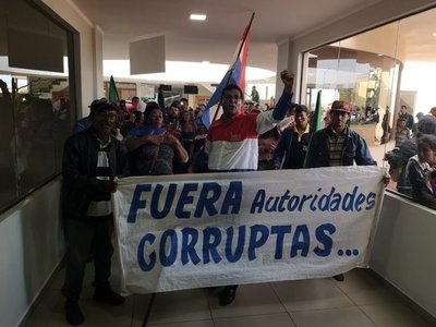 Sintechos toman la sede municipal de Pedro Juan Caballero