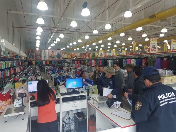 Ropas incautadas ingresaban por Brasil para evadir impuestos - Nacionales - ABC Color