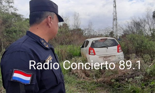 Delincuentes abandonan vehículo que robaron de radio