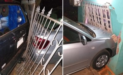 Retrocedió por equivocación, chocó un auto y echó pared del vecino