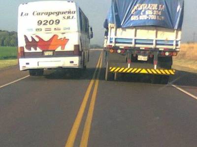 Prohibición de adelantamiento en doble línea: Hay excepciones, dicen - ADN Paraguayo