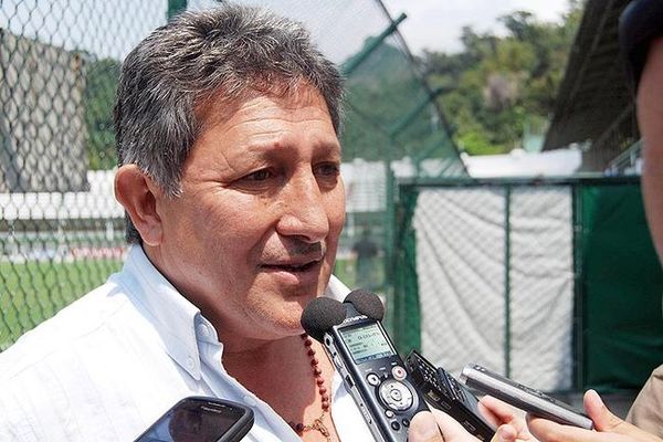 Romerito anuncia que no va a renunciar a la pensión graciable » Ñanduti
