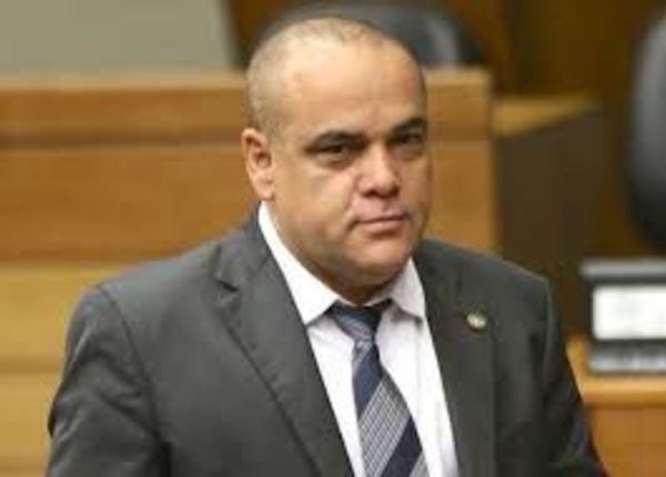 Cartistas denuncian a Friedman ante la Justicia