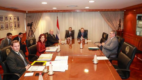 Presidente Mario Abdo se reúne con ministros de la Corte Suprema de Justicia