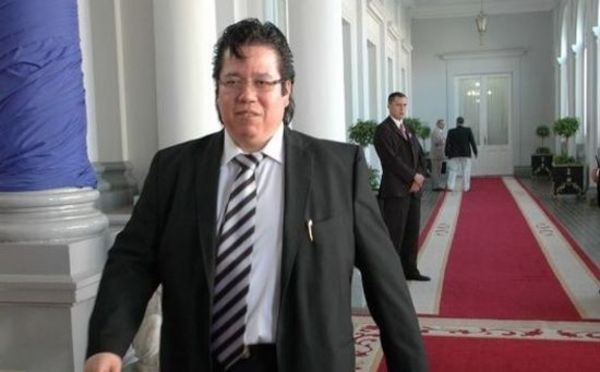 Marito definirá suerte del Contralor