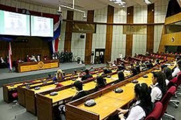 Desirée Masi busca cambio del defensor desconociendo la Constitución y la ley especial 631/95