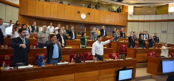 Continúa juicio político al Contralor General de la República