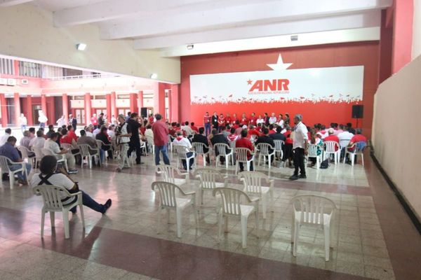 Convención extraordinaria de la ANR se levanta por falta de quorum