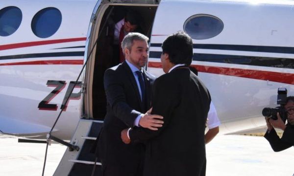 Evo Morales recibe al presidente Mario Abdo en Oruro
