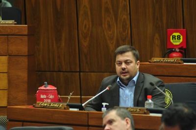 Diputado acusa a ministros de aumentos