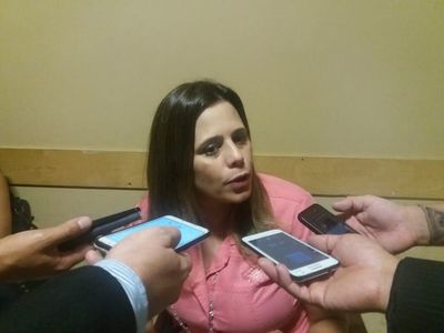 Diputada solicita cortar chorros de aumentos  a funcionarios