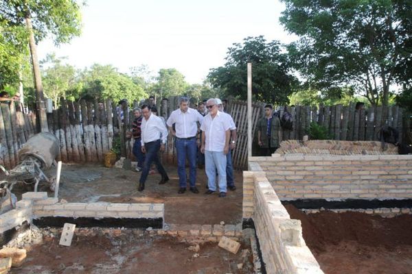 Presidente verificó construcción de viviendas sociales en Yaguarón