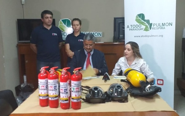 Fire Masters donó equipos a la Fundación A Todo Pulmón Paraguay