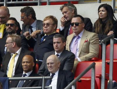 El Watford y el fútbol salvaron la vida de Elton John - Fútbol - ABC Color