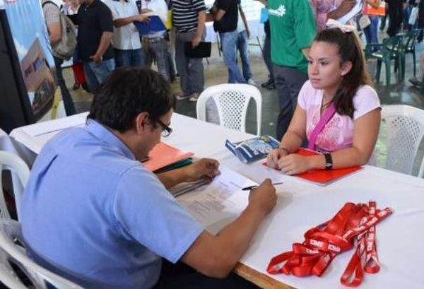 200 mil jóvenes buscan trabajo a nivel país