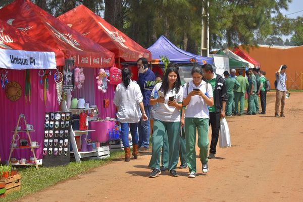 Mucha gente llegó hasta el campo ferial de la “Expo Guairá nos une”  - Nacionales - ABC Color