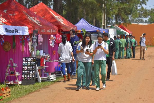 Mucha gente llegó hasta el campo ferial de la “Expo Guairá nos une” - Nacionales - ABC Color
