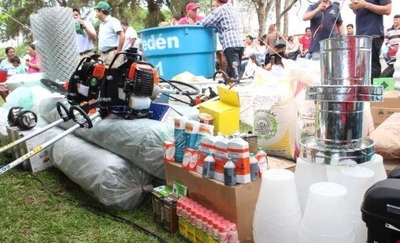HOY / Gobierno entrega equipos e insumos como apoyo a la agricultura familiar en Paraguarí