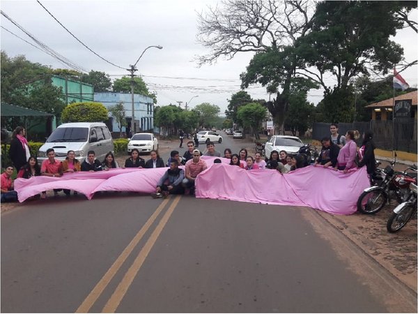 Cierre de ruta, sentata y cánticos para pedir mamógrafo en Misiones