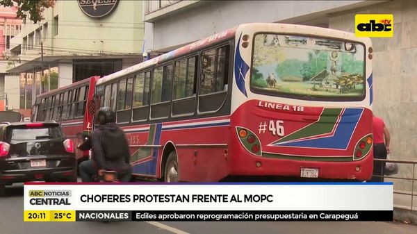 Choferes protestan frente al MOPC - ABC Noticias - ABC Color