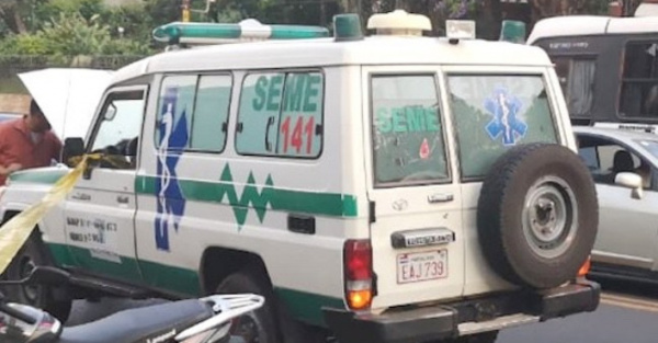 Ambulancia atropelló y mató a una mujer