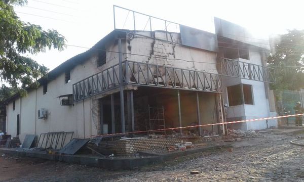 Fuego consumió  una panaderia en Santaní - Nacionales - ABC Color