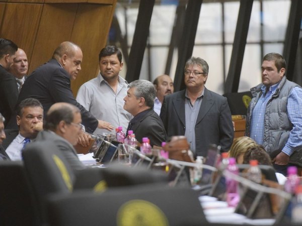 Legisladores ratifican que Cámara de Diputados es “de la vergüenza”