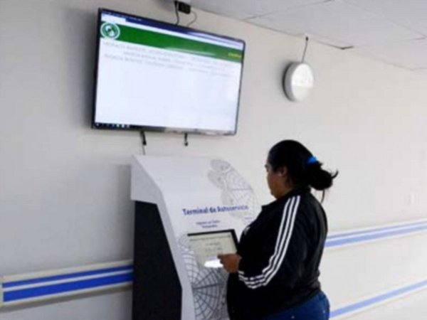 IPS habilita máquinas para confirmar citas en la central