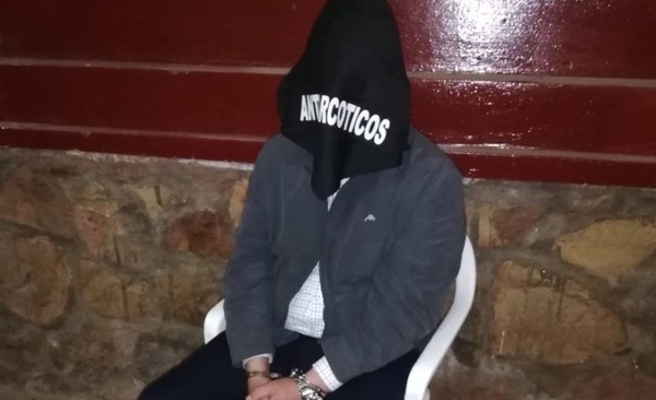 HOY / Excónsul detenido con 67 panes de marihuana: usó logotipo diplomático para zafar