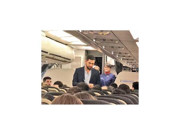 Joselo Rodríguez fue escrachado en un avión