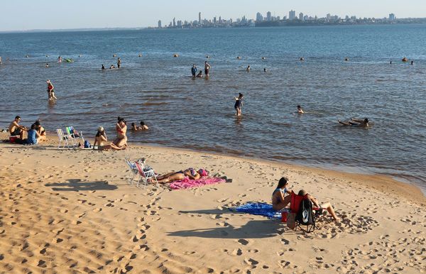 Playas de Encarnación con gran afluencia de público