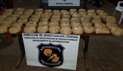 Cae diplomático suspendido con casi 30 kilos de marihuana