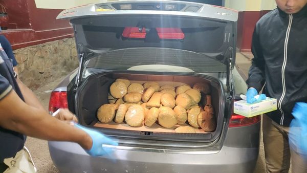 Exfuncionario diplomático cae con más de 27 kilos de marihuana